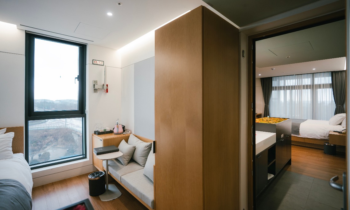 Connecting Room 이미지